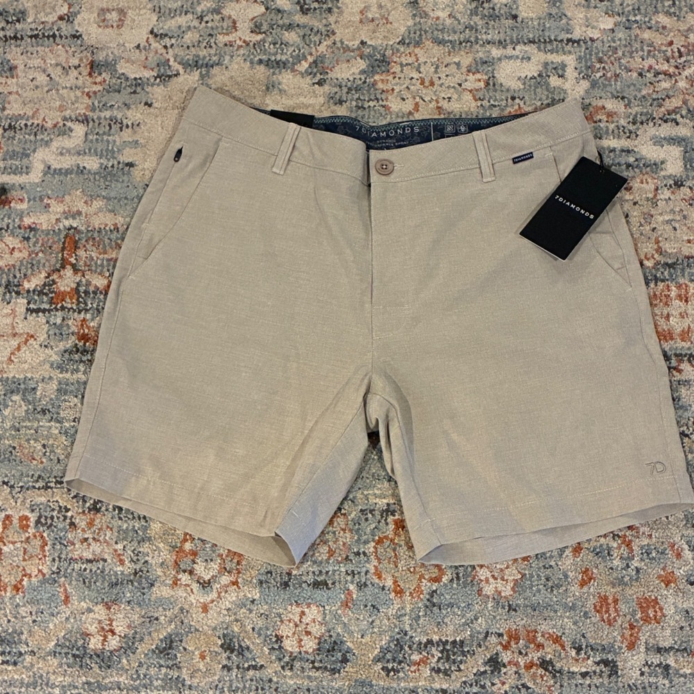 7 Diamonds Dynamic Performance Shorts Mens 34 Khaki Tan Golf NWT